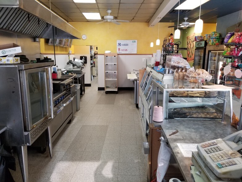 303 Milton Ave, Ballston Spa, NY à vendre - Photo du bâtiment - Image 3 de 25