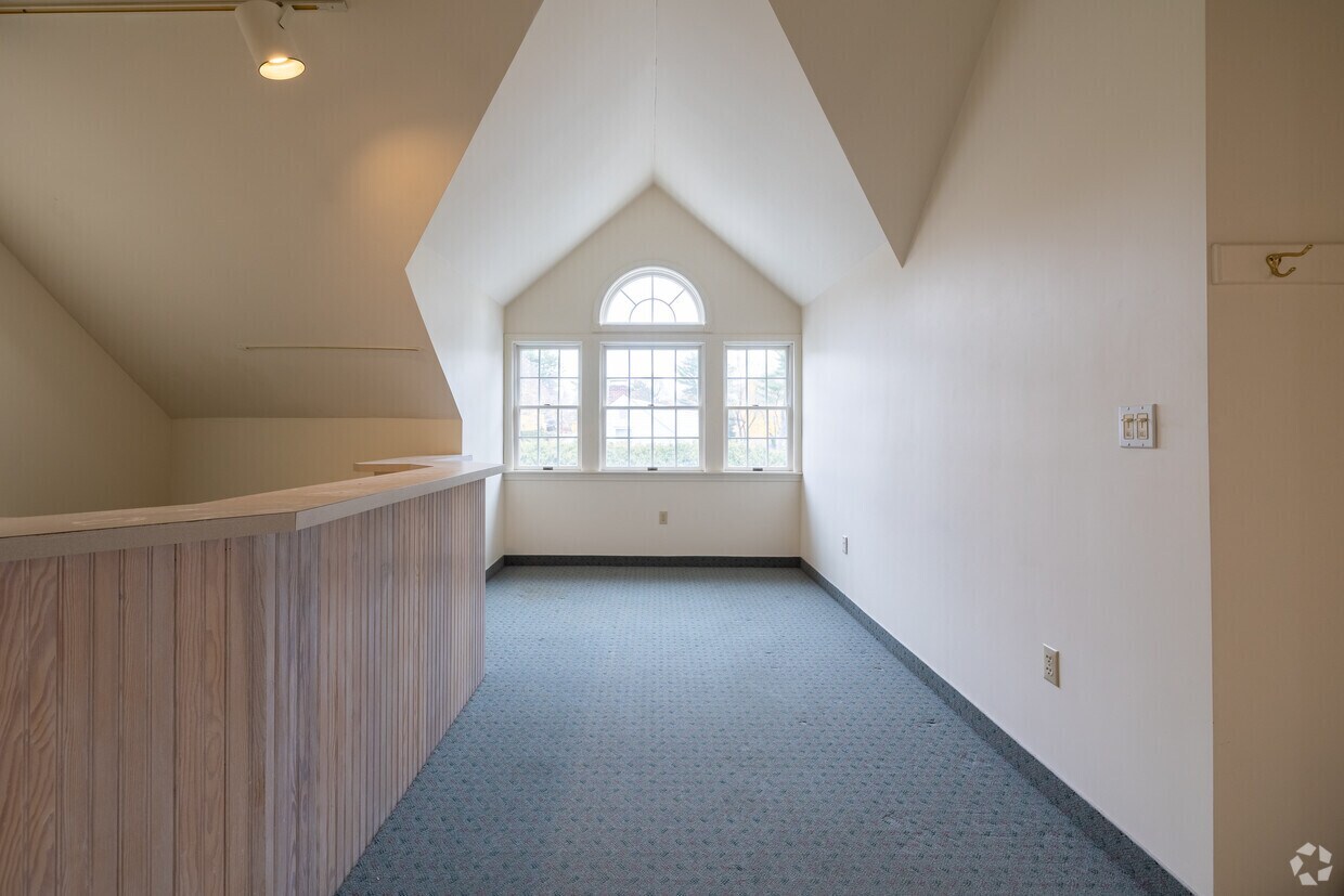 109 Colon St, Beverly, MA for lease Interior Photo- Image 1 of 20