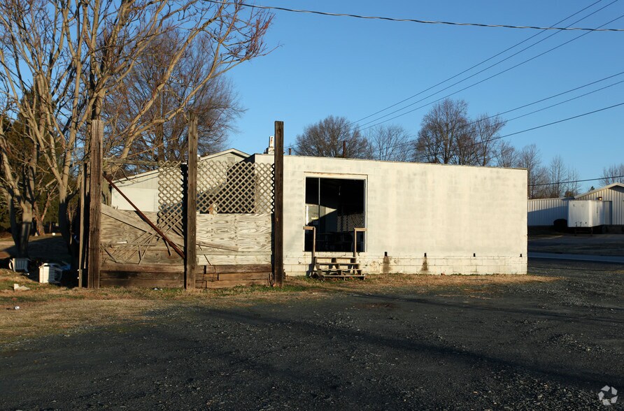 4752 S Main St, Winston-Salem, NC à vendre - Photo du bâtiment - Image 2 de 3