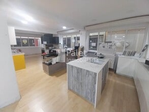 Retail in Barcelona, Barcelona for lease Interior Photo- Image 2 of 7