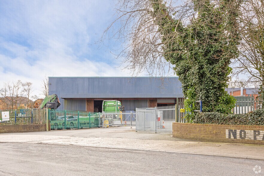 Wide Ln, Morley à louer - Photo du bâtiment - Image 3 de 3