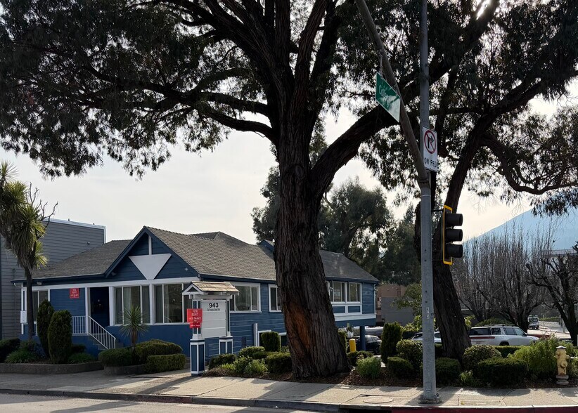 943 Sir Francis Drake Blvd, Greenbrae, CA à louer - Photo du bâtiment - Image 2 de 23