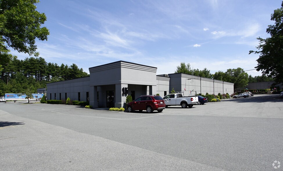15 Keewaydin Dr, Salem, NH à louer - Photo du bâtiment - Image 2 de 5
