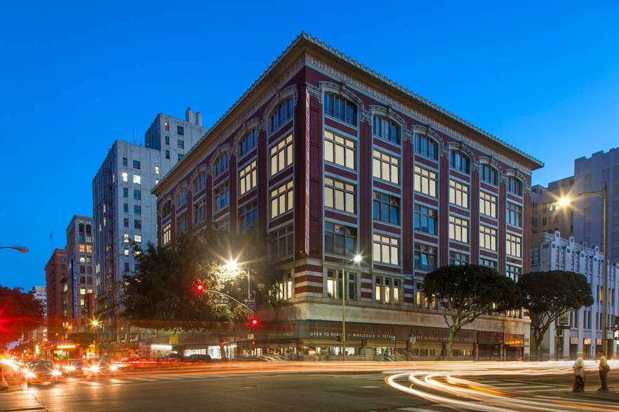 712 S Olive St, Los Angeles, CA à vendre - Photo du bâtiment - Image 2 de 20