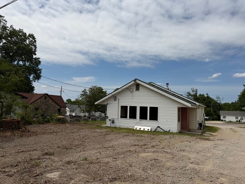 310 E Washington St, Cuba, MO à vendre - Photo du bâtiment - Image 3 de 17