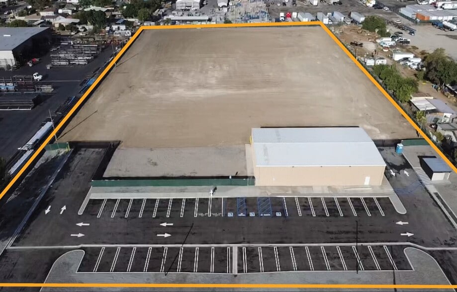 8424 Cottonwood Ave, Fontana, CA for lease - Building Photo - Image 2 of 5