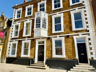 Plus de détails pour 32 Market Sq, Northampton - Commerce de détail à louer