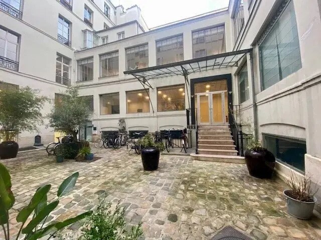 Flex dans Paris à louer - Photo du bâtiment - Image 1 de 14