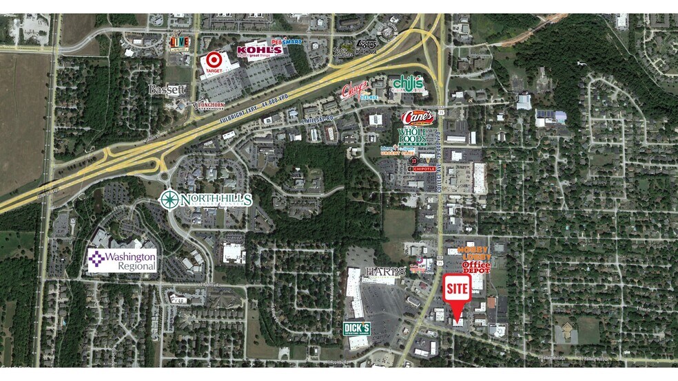 1010 E Rolling Hills Dr, Fayetteville, AR à louer - Photo du bâtiment - Image 3 de 4