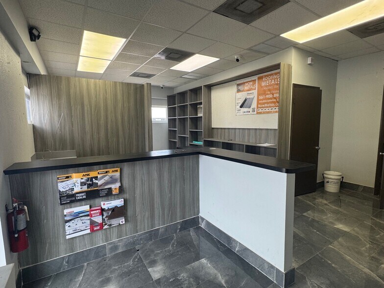 5280 NW 77th Ct, Doral, FL à louer - Hall d’entrée - Image 2 de 15