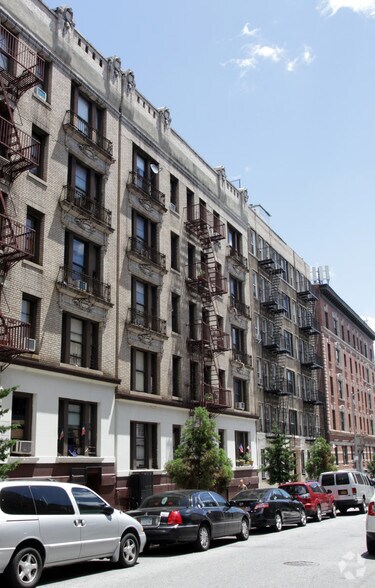 557-561 West 174th Street portfolio of 2 properties for sale on LoopNet.ca - Primary Photo - Image 1 of 3