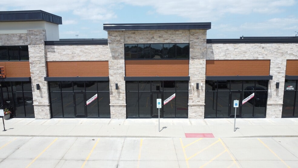 1101 E 1st St, Grimes, IA for lease - Building Photo - Image 2 of 8