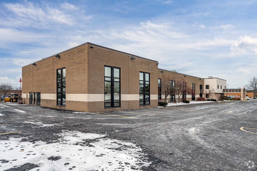 17535 Rosbough Dr, Middleburg Heights, OH for lease - Building Photo - Image 2 of 15