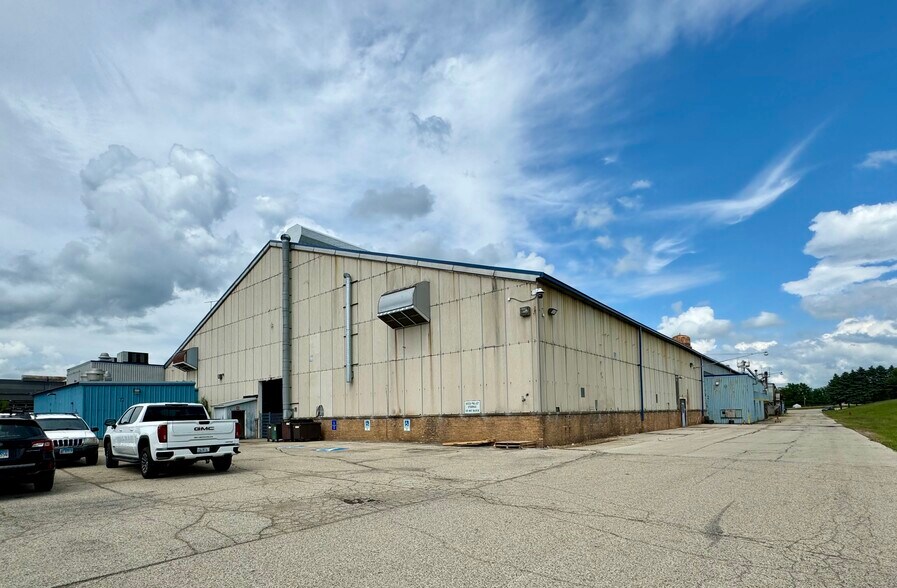 300 N West St, Marengo, IL à vendre - Photo du bâtiment - Image 3 de 4