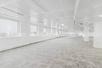 Office in Puteaux for lease Interior Photo- Image 2 of 9