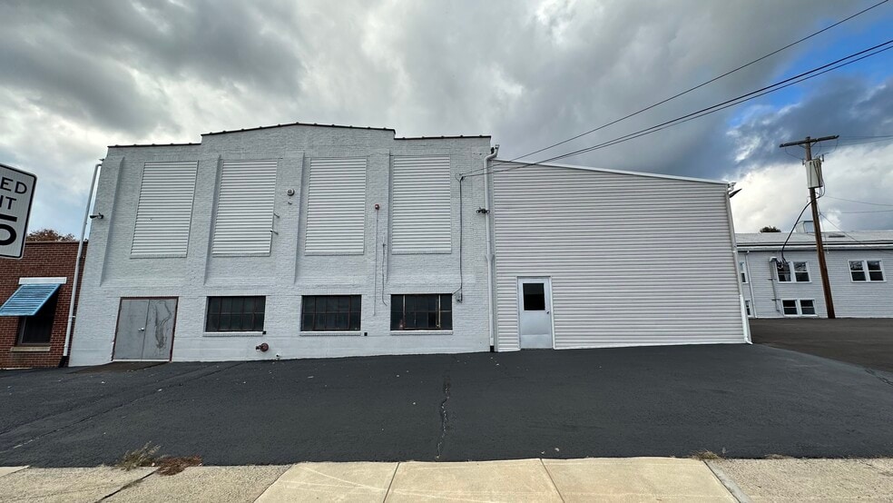 200 Monroe St, Pottstown, PA for lease - Building Photo - Image 2 of 19