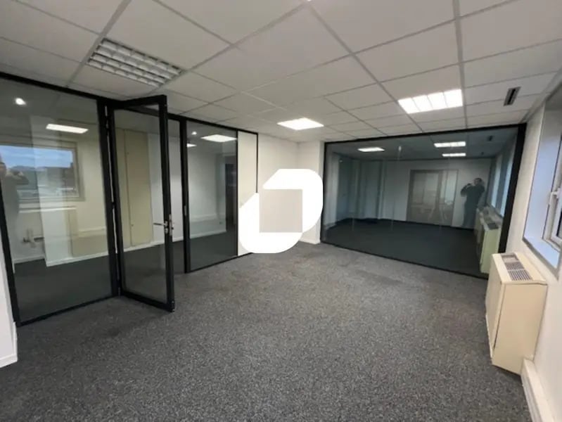 Office in Noisy-le-Grand for sale Interior Photo- Image 1 of 13