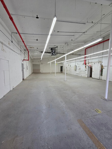 150 Lynhurst Ave, Staten Island, NY for lease - Building Photo - Image 2 of 9