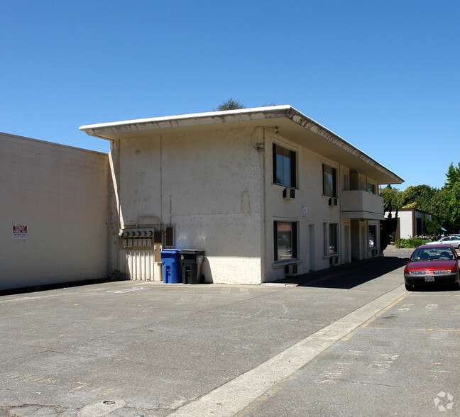 1038 4th St, Santa Rosa, CA for lease - Building Photo - Image 2 of 17