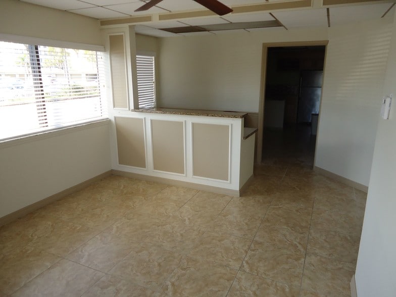 5050 Gulf Blvd, Saint Petersburg, FL for lease - Lobby - Image 2 of 6