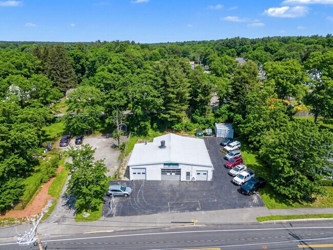Plus de détails pour 298 Village St, Medway, MA - Commerce de détail à vendre