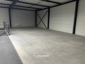 Flex in Saint-Priest for lease Interior Photo- Image 2 of 6