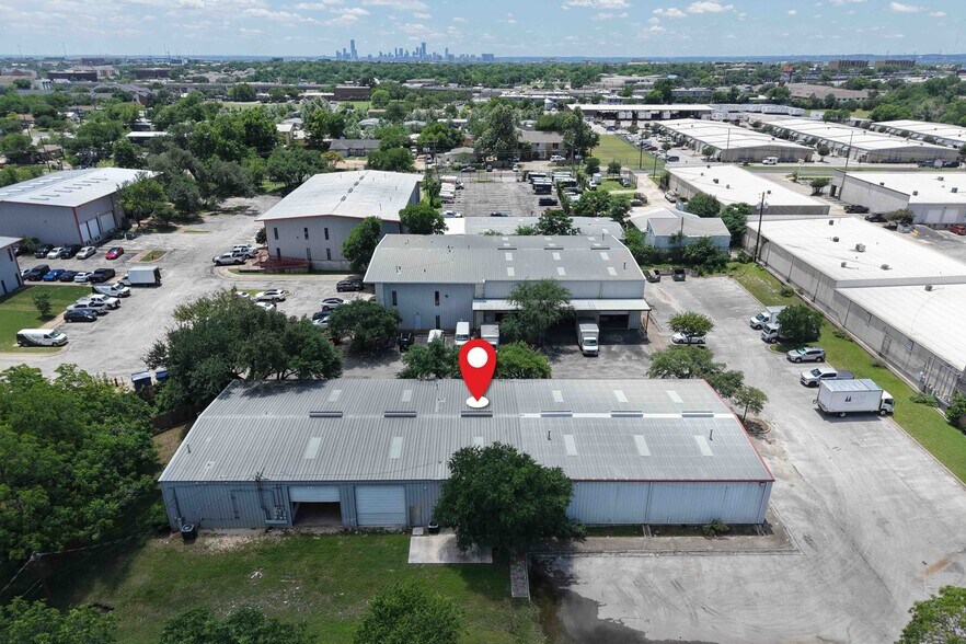 204 W Powell Ln, Austin, TX à louer - Photo du bâtiment - Image 1 de 7