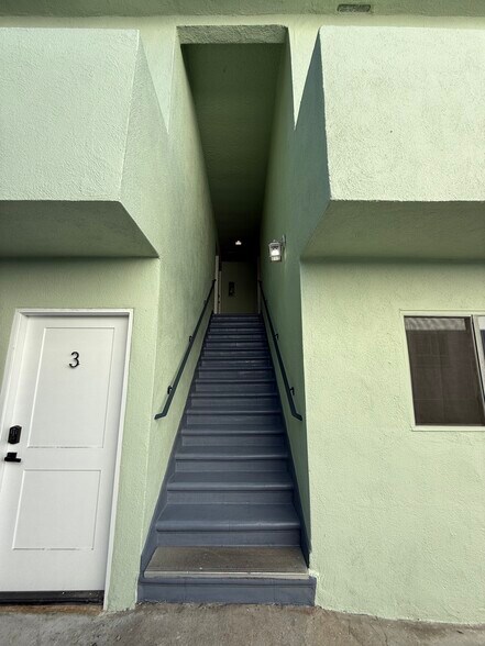 726 N Alfred St, West Hollywood, CA à vendre - Photo du bâtiment - Image 2 de 26