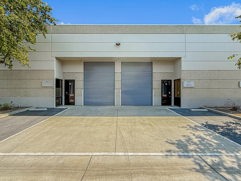 2364 E Sturgis Rd, Oxnard, CA à vendre - Photo du bâtiment - Image 3 de 14