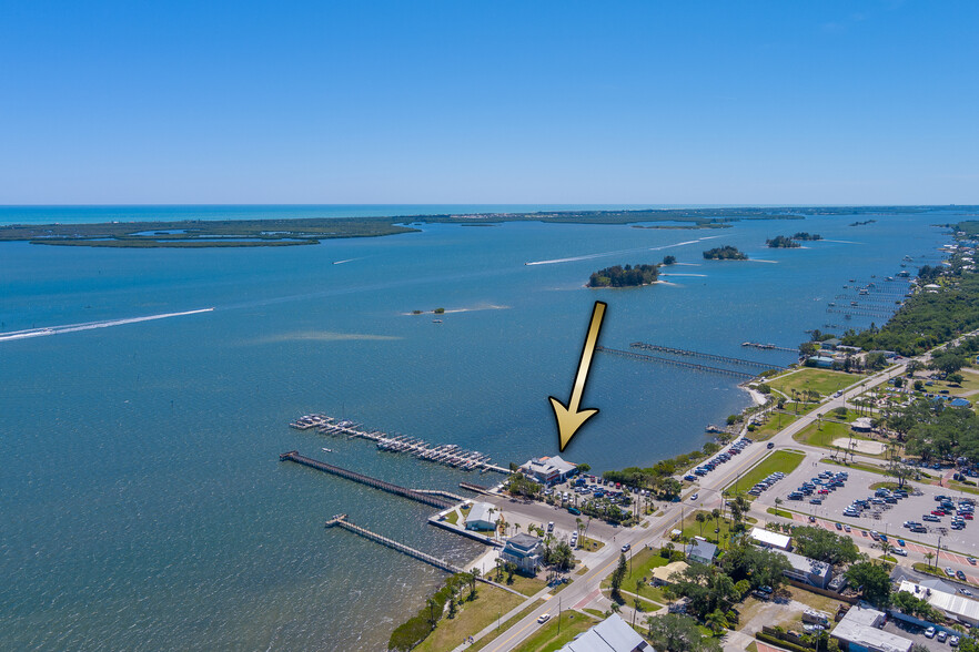 806 Indian River Dr, Sebastian, FL à vendre - Photo du b timent - Image 2 de 56