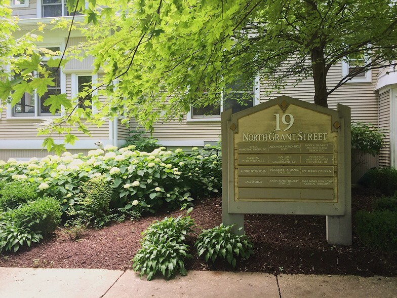 19 N Grant St, Hinsdale, IL à louer - Photo du bâtiment - Image 3 de 12