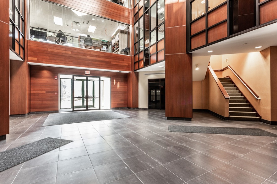 4030 Vincennes Rd, Indianapolis, IN for lease - Interior Photo - Image 3 of 15