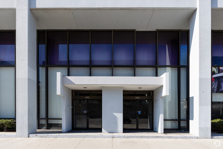 250 E 1st St, Los Angeles, CA à louer - Photo du bâtiment - Image 3 de 4