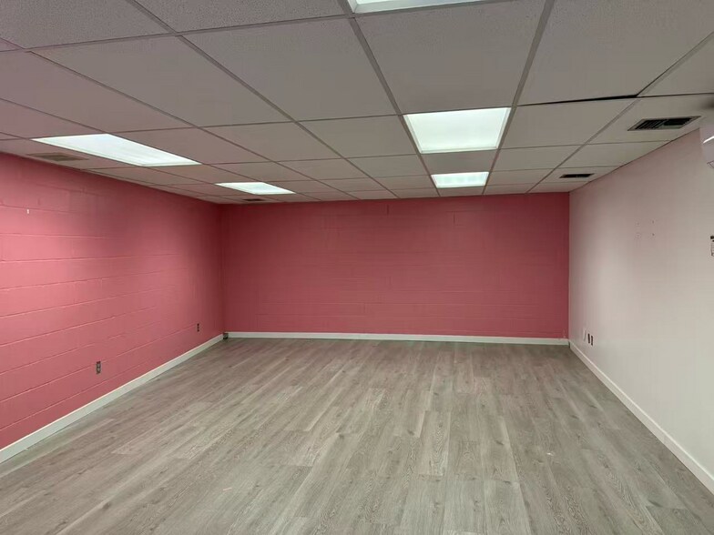 1543 W Garvey Ave N, West Covina, CA à louer - Photo du bâtiment - Image 2 de 3