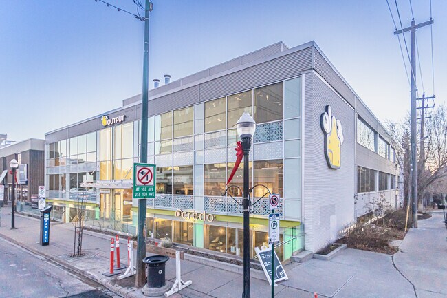 Plus de détails pour 10350 124th St, Edmonton, AB - Commerce de détail à louer