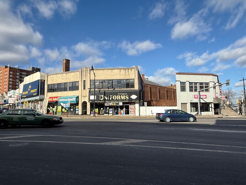 Four mixed-use commercial properties portefeuille de 4 propriétés à vendre sur LoopNet.ca - Photo principale - Image 3 de 4
