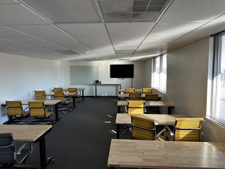 255 W Moana Ln, Reno, NV for lease - Building Photo - Image 3 of 28