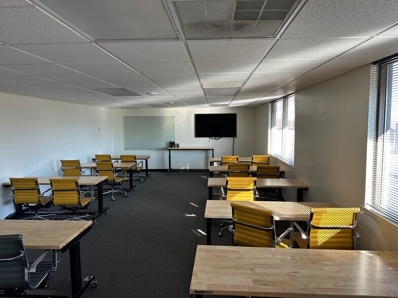 255 W Moana Ln, Reno, NV à louer - Photo du bâtiment - Image 3 de 28