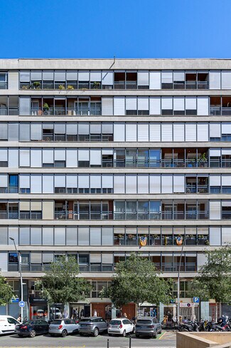 Plus de détails pour Multi-résidentiel à vendre