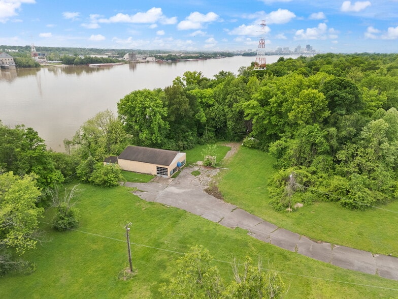 2000 Utica Pike, Jeffersonville, IN for sale - Primary Photo - Image 3 of 38