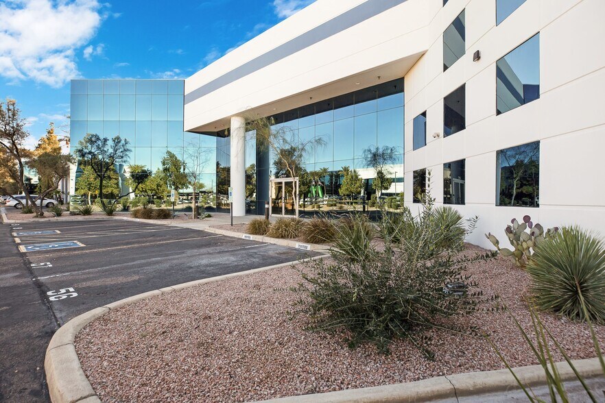 4717 E Hilton Ave, Phoenix, AZ for lease - Building Photo - Image 2 of 9