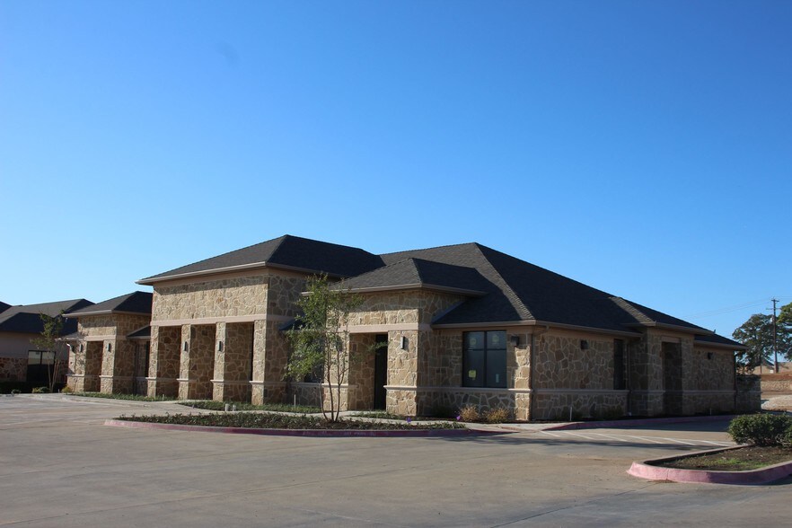 8805 N Tarrant Pky, North Richland Hills, TX à vendre - Photo du bâtiment - Image 2 de 14