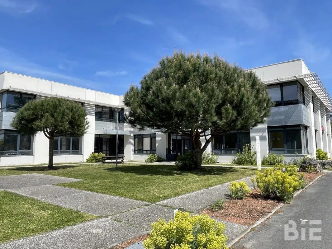 Office in Mérignac for lease Building Photo- Image 1 of 8