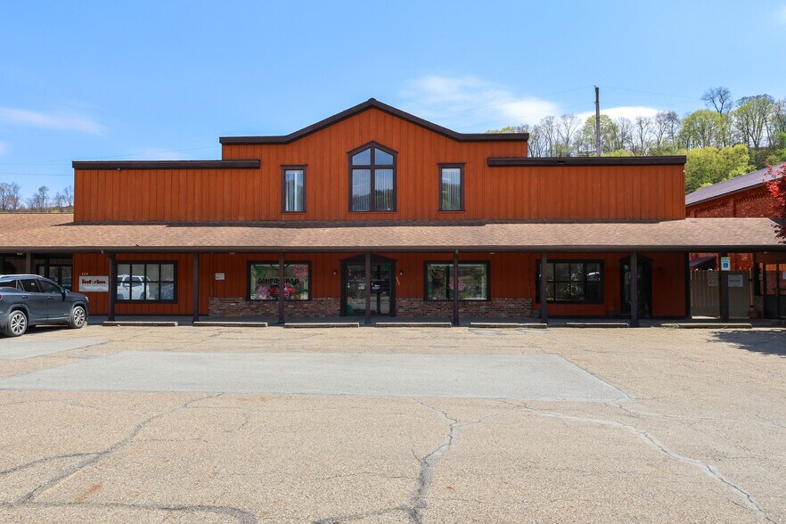 Kittanning & Ford City: Portfolio portefeuille de 39 propriétés à vendre sur LoopNet.ca - Photo du bâtiment - Image 1 de 56