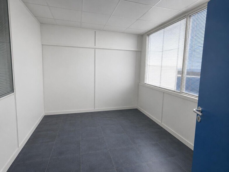 Retail in Puget Sur Argens for sale - Interior Photo - Image 3 of 6