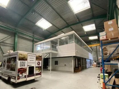 Industrial in Montigny-le-Bretonneux for sale Building Photo- Image 1 of 9