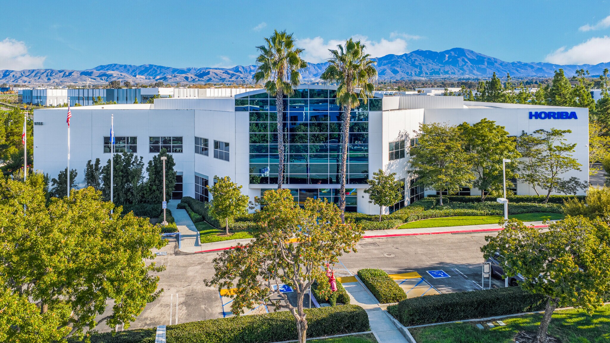 9755 Research Dr, Irvine, CA à vendre Photo du bâtiment- Image 1 de 28