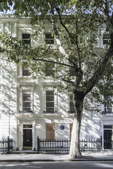 4 Bloomsbury Pl, Londres à louer - Photo du bâtiment - Image 2 de 18