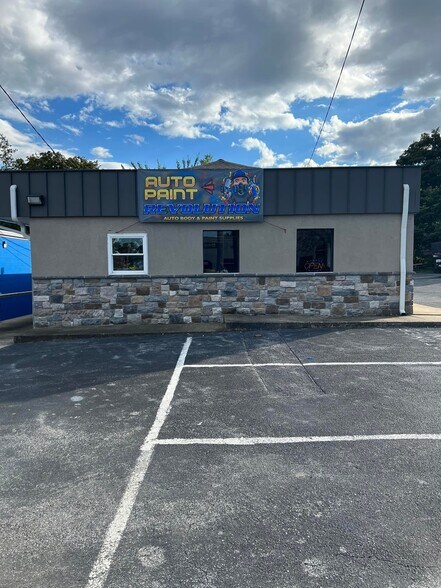 1820 Columbia Ave, Lancaster, PA for lease - Building Photo - Image 2 of 3