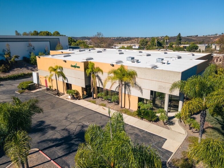 2465 Coral St, Vista, CA for lease - Building Photo - Image 2 of 10